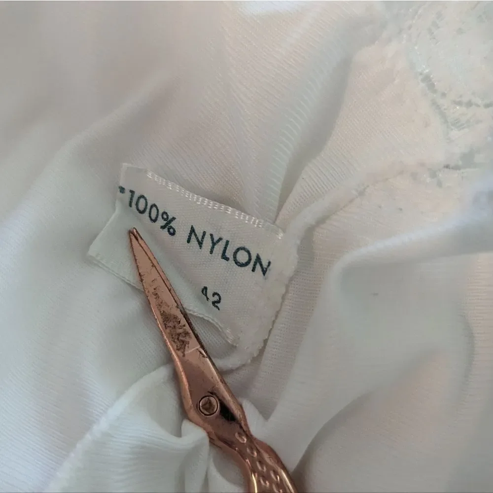 vintage women's 60s white ‎ nylon gown slip with lace details - Picture 7 of 8